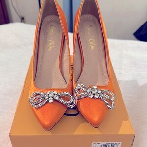 NIB 6” Wedding Style satin shoes